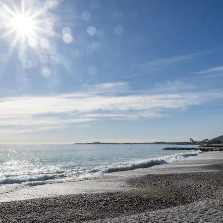 Splendide T2, 200m De La Mer, Climatise, Parking شقة