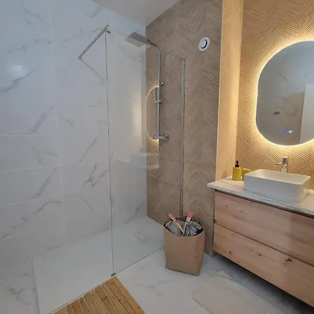 Appartement Splendide T2, 200m De La Mer, Climatise, Parking *
